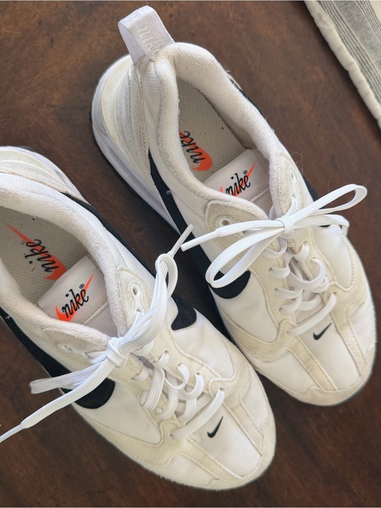 Nike Shoes - Nike White & Black Running Sneakers